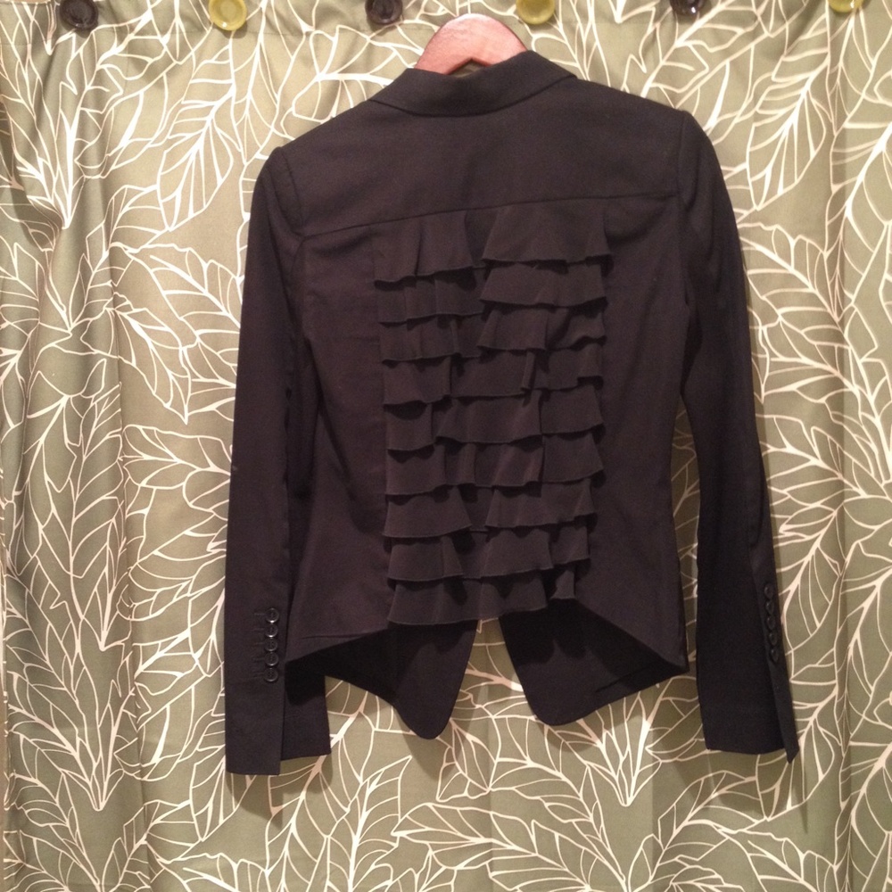 ⭐️ BCBG Ruffled back Blazer ⭐️